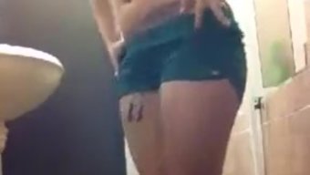 计划1的亚历山德拉是惊人而美丽的变性人。