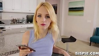 Kate Bloom的大股在pov中接受猛烈的打击