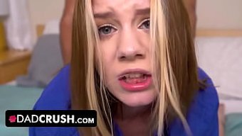 与继父和女儿的粗暴性爱和舔阴