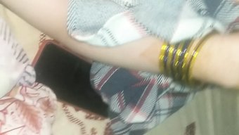 Mammo的大自然乳房在这个视频中成为关注的焦点