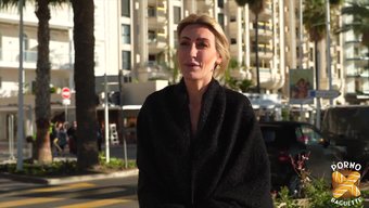 Anouk Grey是一个瘦小的弗拉芒女孩,拥有天然的大奶子,她被emmanuel Torquemada操遍了所有的洞。