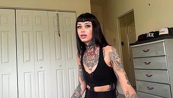 禁忌的继兄和继妹沉迷于热辣的性爱仪式