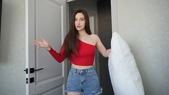 我年轻迷人的继妹anny Walker在晚上勾引我