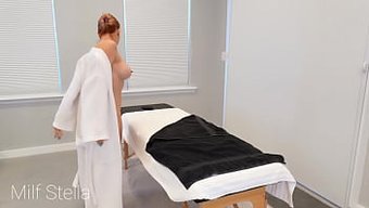 红发熟女大罐子在这部自制视频中得到了一个快乐的结局。