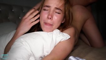 女芭蕾舞演员的职业生涯结束了,所以她用其他方式赚钱