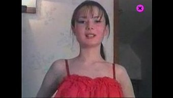 俄罗斯少女的阴道被猛烈地操