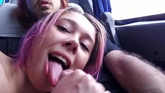 Cherry Adams和chupei Pika的业余性爱录像在公共场合 - 巴西美女全面展示