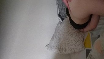 欧洲美女享受狗仔式自慰