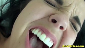 少女(18+)女友体验肛交拳交和肛交