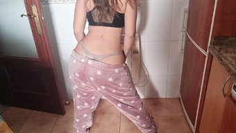 业余少女18+在网络摄像头上享受大股