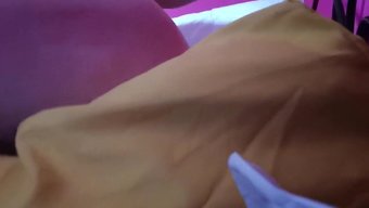 淫荡的熟女阴道变得湿