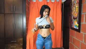 垂的胸部和大股:哥伦比亚棕发女郎的试镜