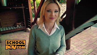 Zazie Skymm的第一次肛交体验pov