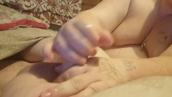成熟的宝贝用边缘给我手淫