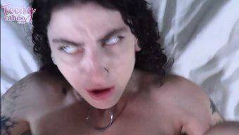 18岁的美国少女lydia Black被精液填满了紧致的阴道。