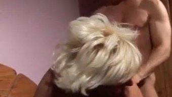 热情的德国熟女剃光阴道
