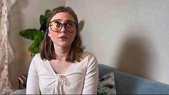 欧洲学生zxlecya在大学里的第一次性爱