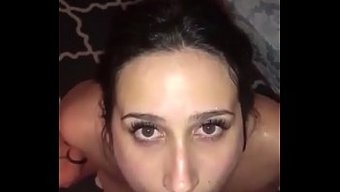 一个尿尿的妓女自制视频