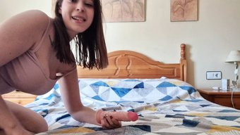 学生在宿舍里肮脏的裙底视角