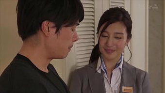 Iori Furukawa的感性婚礼计划导致了与新郎的热辣邂逅