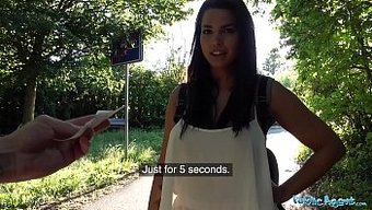 欧洲宝贝chloe Lamour被付费吸吮和操逼