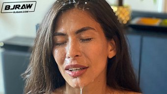 高清色情视频:Heather Vahn给了一个懒散的口交
