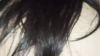 业余少女被发现在给出轨男友口交。