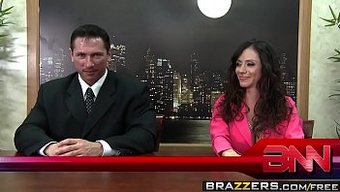 Sis的最好的朋友在高清视频中被记者墨水和性交