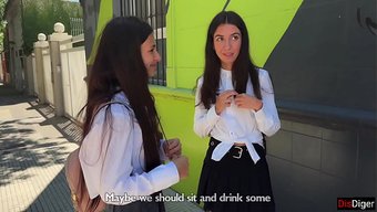 好妹子就是不想读书,她们就想吞大屌!——性感的俄罗斯小只马kate Rich,身材苗条,棕色电眼勾魂摄魄,这次她展现了她那完美的身材和无法抗拒的魅力。kate一脸清纯,外表清纯,一副饥渴女妖的骚样,每一幕都让人欲罢不能,证明了好妹子也能用最撩人的方式变坏。