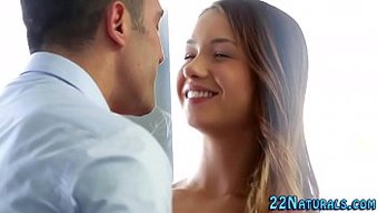 欧洲小胸少女被激烈内射