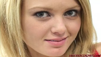健身狂热者emily Evermoore被黑色大 鸡 巴填满