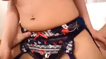 丰满的熟女ruri沉迷于古怪而肮脏的乳房性爱