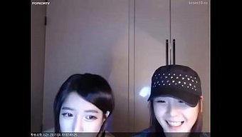业余亚洲美女用性玩具和口交刺激