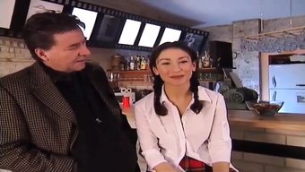 Conny Dachs和sibel Kekilli在经典复古色情片中