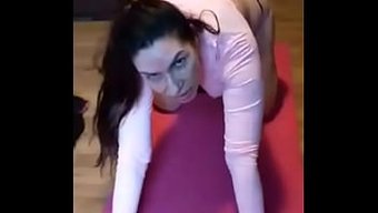 Josephine James在健身房的情色锻炼
