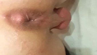 业余奴隶被巨大的假阳具交