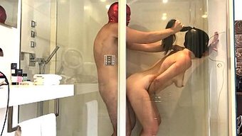 大股美女在淋浴间做爱