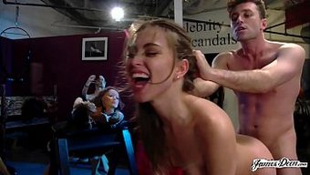 Riley Reid在高清视频中与保安的激情邂逅