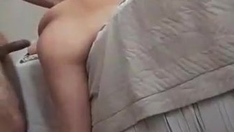 大股美女从她的男人那里得到了硬干