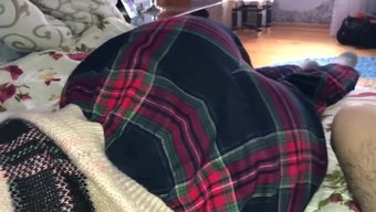 令人惊叹的俄罗斯少女湿的阴道接受了bdsm治疗