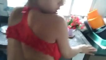 西班牙语中的“厨房性爱”是一种色情电影。
