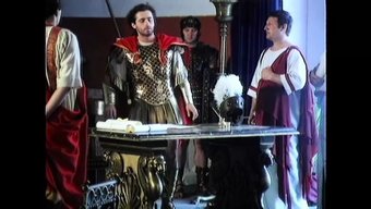 Kellytrump和messalina Moore一起狂野骑乘