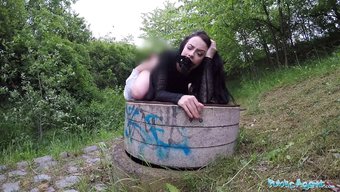 Alessa Savage在户外被内射的pov视频