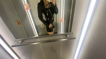 大阴蒂的捷克宝贝穿着皮衣接受我的大 鸡 巴