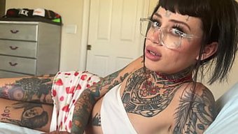 眼镜和哥特:Cindy Bratten和scott Stark的现实幻想