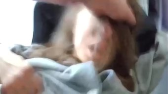 妻子大胆地和他最好的朋友欺骗了她的丈夫。